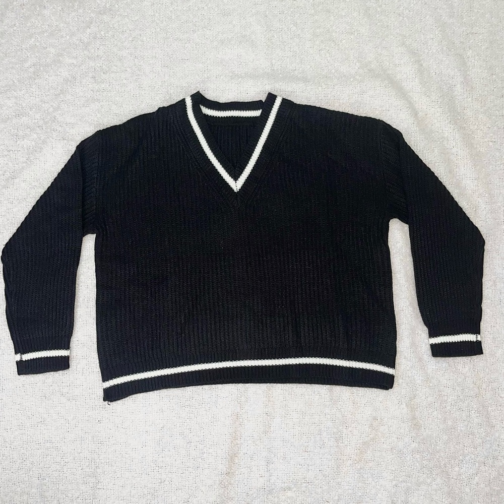 V-Neck black sweater with white pipping